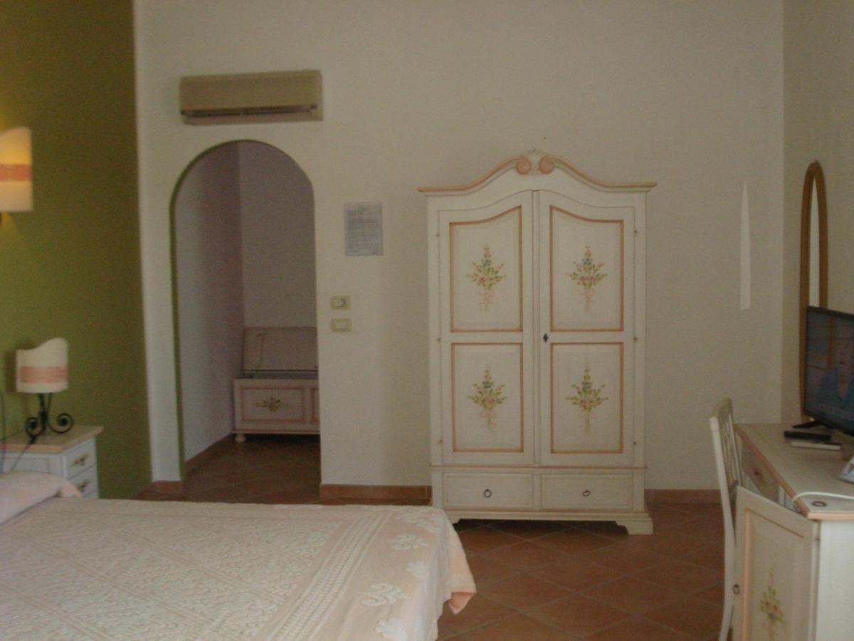 Hotel Valkarana Country Relais (Adults Only) Sant'Antonio di Gallura Exterior photo