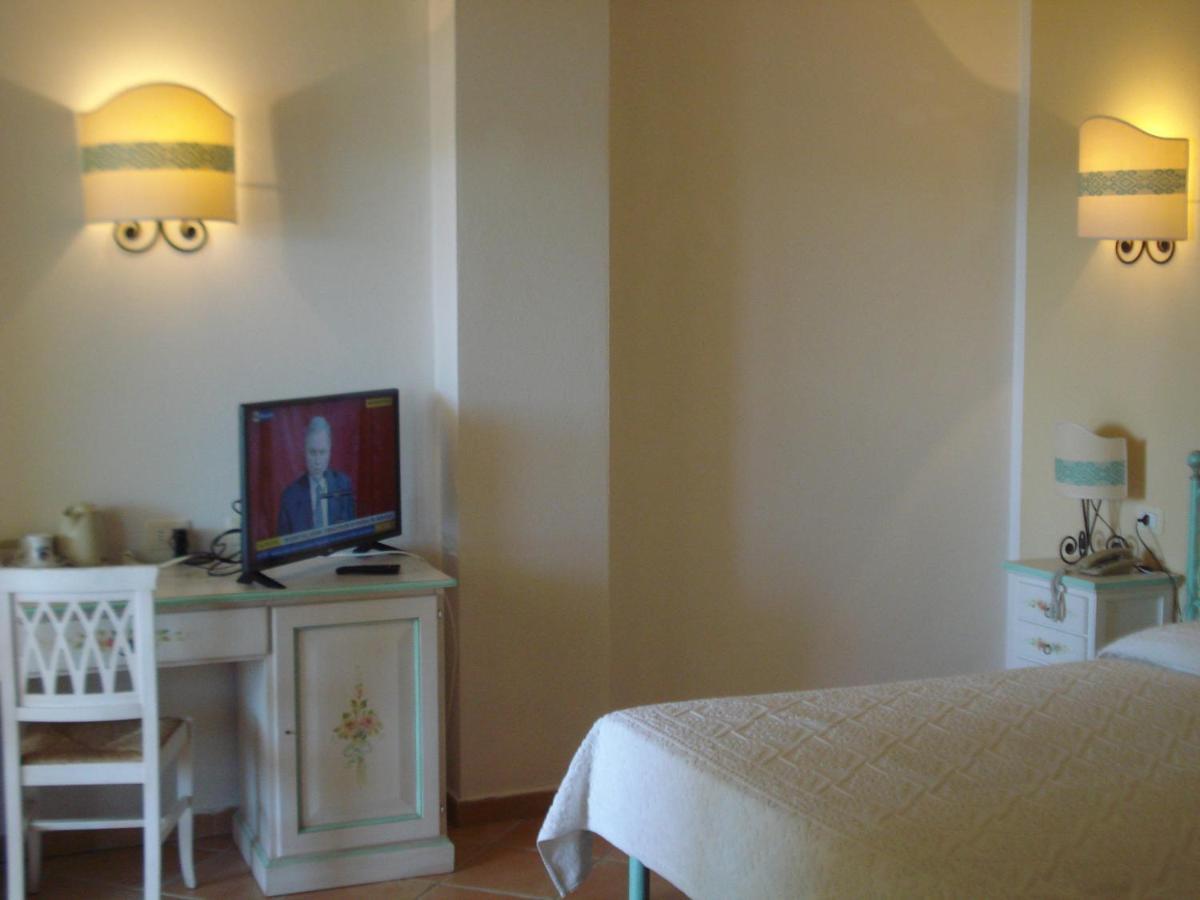 Hotel Valkarana Country Relais (Adults Only) Sant'Antonio di Gallura Exterior photo