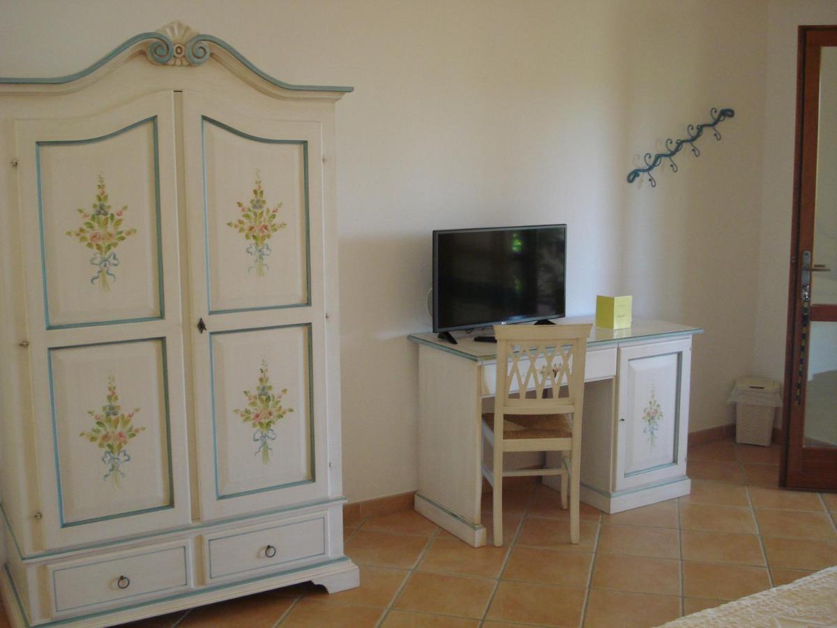 Hotel Valkarana Country Relais (Adults Only) Sant'Antonio di Gallura Exterior photo