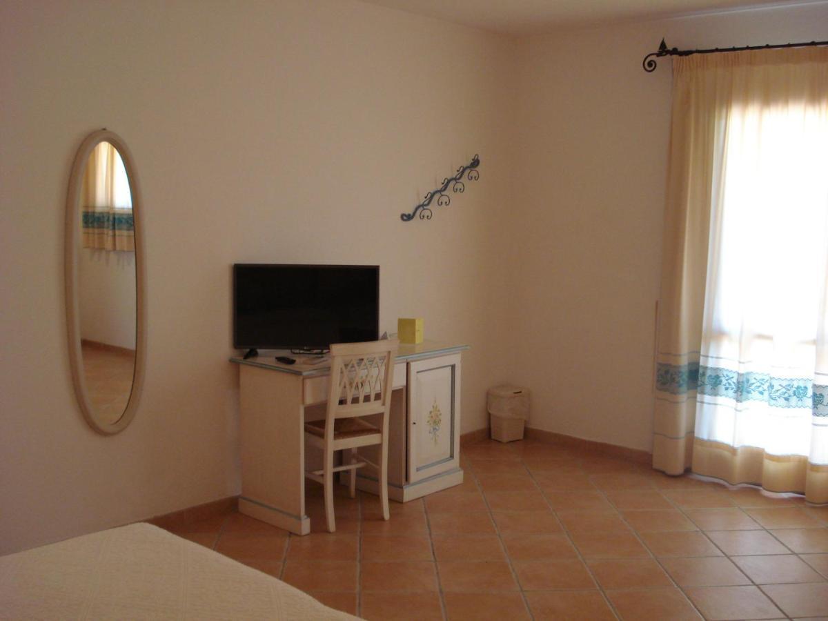 Hotel Valkarana Country Relais (Adults Only) Sant'Antonio di Gallura Exterior photo