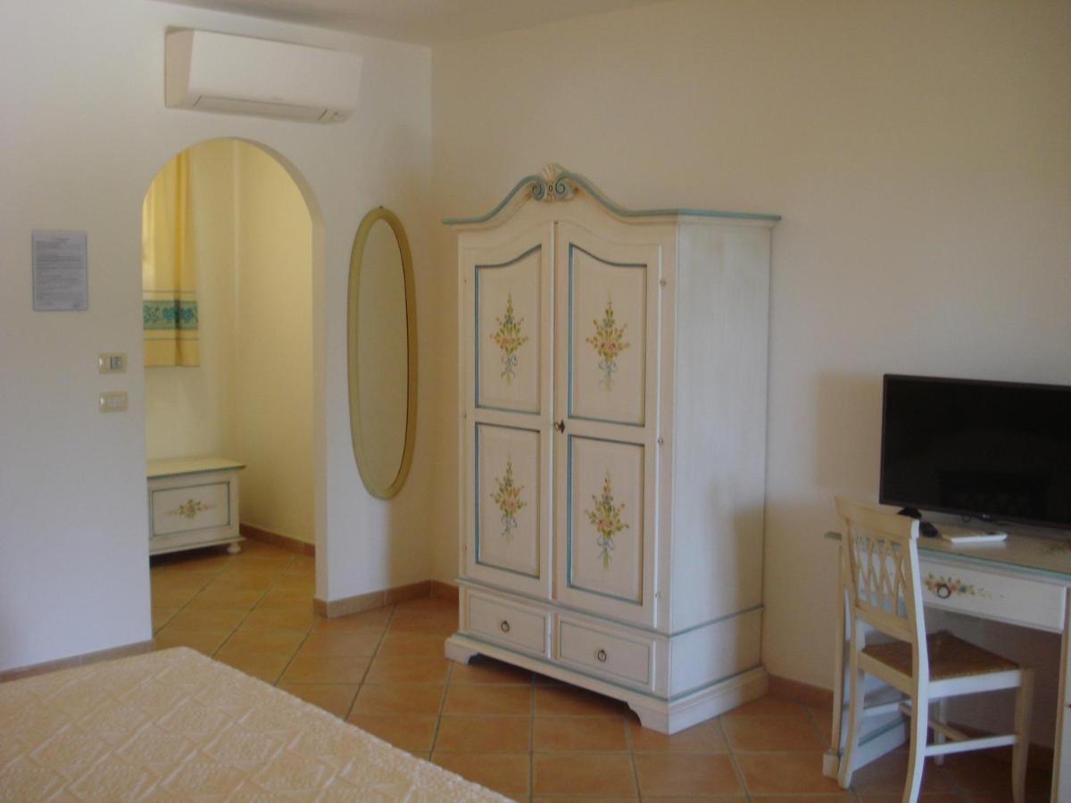 Hotel Valkarana Country Relais (Adults Only) Sant'Antonio di Gallura Exterior photo